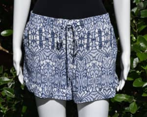 WITCHERY Blue Print Shorts - Size 10 - EUC