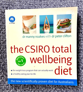 CSIRO Total Wellbeing Diet Book. Popular healthy diet book w recipes.
