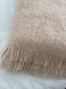 Mohair rug in perfect condition in blush pink