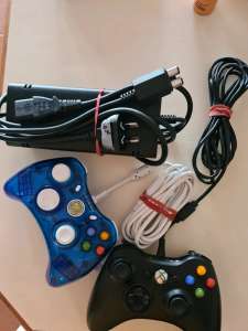 Xbox360 2x controllers & power cord