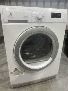 Large 7kg condenser dryer works perfectly can deliver