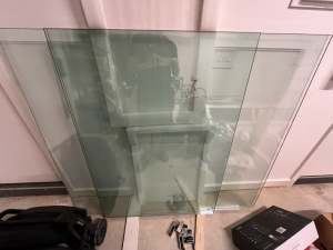4x glass panels from balcony 