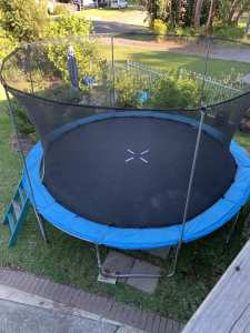 Large trampoline - mat size is 3.9m