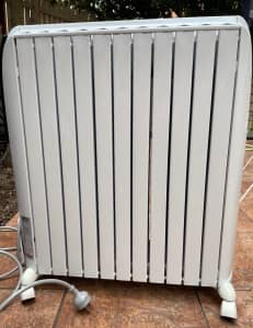 Delonghi Dragon 4 Oil Heater 2400W with Timer
