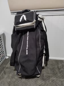 Young adult semi-used cricket gear
