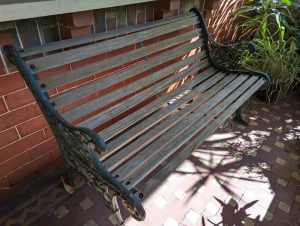 Olde Worlde Garden Bench Seat, Cast Iron ends, timber slats