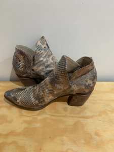 Women’s Boots S39 D&J, Leather, Bronze Multi, A1, p/up Sth Guildford