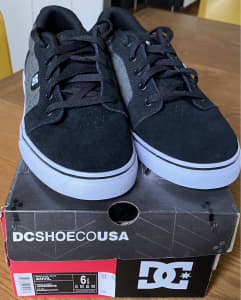 Kids unisex DC Shoes Anvil. Skateboarding shoes UK 5 US 6 New!