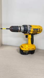 1535 DEWALT DW987HEAVY DUTY CORDLESS DRILL AND DRIVER WITH BATTERY