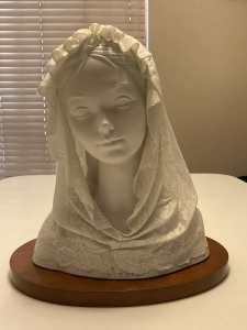 LLADRO WHITE BUST WITH VEIL