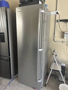 Westinghouse 280L freezer