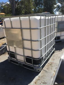 1000ltr IBC tank with cage