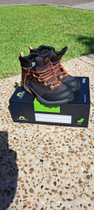 La Sportiva TX Hike Mid GTX Mens Hiking Shoe - Carbon/Saffron