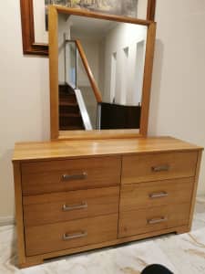 BRAND NEW Tasmanian Oak dressing table with 6 drawers