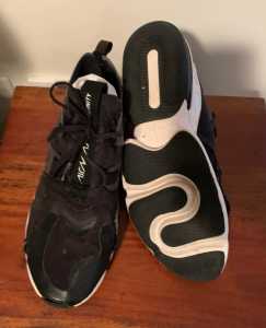 Nike Sneakers - size US 10 suit boy or teen