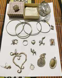 SOLD: SILVER JEWELLERY BUNDLE OF ASSORTED SILVER JEWELLERY