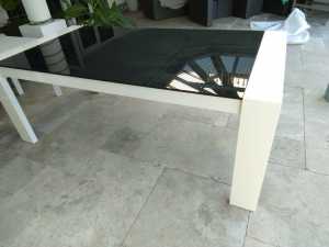 TOP QUALITY WHITE HIGH GLOSS DINING TABLE. SEATS UP TO 8 PEOPLE