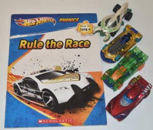 HOT WHEELS PHONICS Book 10 - Rule the Race - Book & 4 Toy Cars - EUC