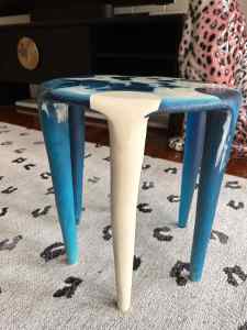 Dinosaur Designs blue and cream resin small side table like new