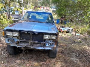 Wrecking sell complete NISSAN 720 4x4 1985 