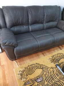 Black leather lounge / sofa