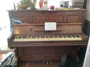 Piano Free/ Giveaway