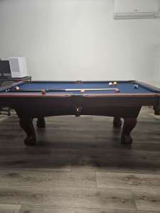 8 ball table very good condition 