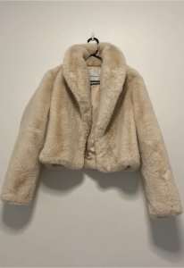 FOREVER NEW ( amelia crop fur coat ) 