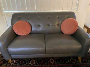 Selling sofas in great condition