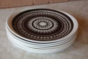 DINNER PLATES, 1970s. Could Mail.