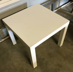 *** WHITE SIDE TABLE ***