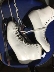 Ladies vintage MK ice skates 