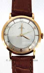 LOT 87 - MENS 18K GOLD OMEGA AUTOMATIC WATCH - 34MM
