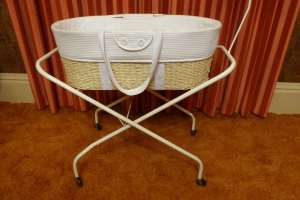BORN WITH STYLE MOSES BASKET ON STAND