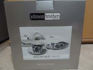 Johnson Brothers - Bone China Willow Blue Dinner Set