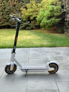 Segway Ninebot Max G30LP Electric Scooter