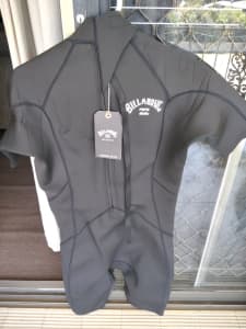 Billabong wetsuit Sz M new...