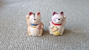 Japanese beckoning good luck cats