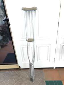 Pair Medium Size Crutches Very Good Condition. Pick up Robina