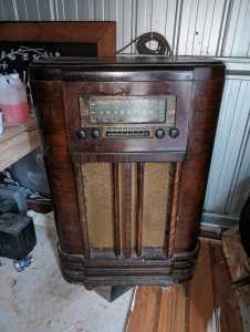 Antique American radio k80