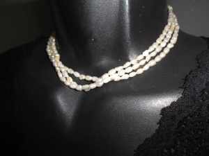 Vintage necklace 40cm 3 strand seed rice pearls with gold tone clasp