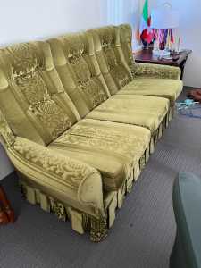 3 piece comfortable and traditional Lounge Suite