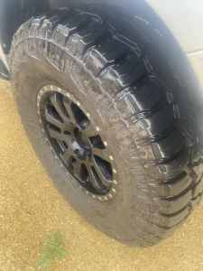 LANDCRUISER 35” WHEELS AND TYRES
