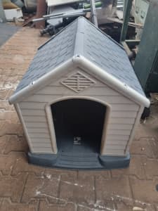 Dog house/ kennel