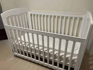 Baby cot with a mattress included