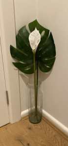 FREE vase with plastic flower & leaf