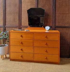 VINTAGE DRESSER CHEST OF DRAWERS BY MENTONE FURNITURE