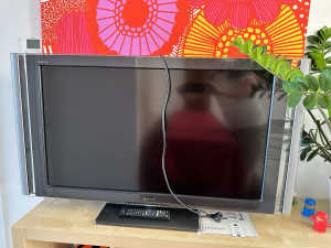 SONY Bravia 40 inch LCD Digitial Colour TV