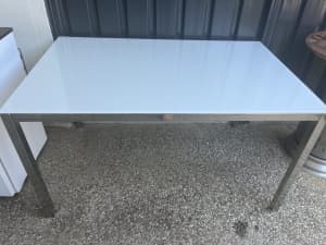 Dining table 6 seater (135 x 85)