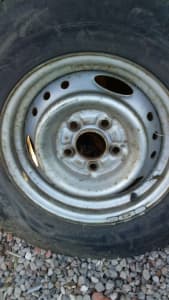 Hillux wheel × 1 tyre damaged
